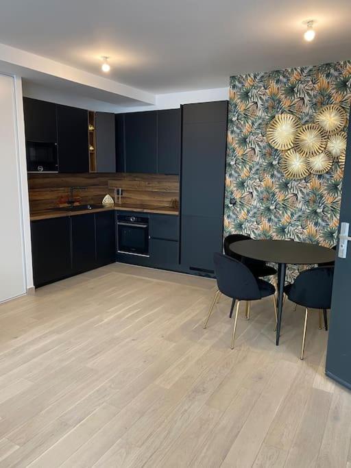 Brand New 1 Bedroom Flat With Parking- 5 Min Paris Pte De Versailles Issy-les-Moulineaux Eksteriør bilde